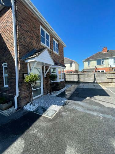 Beautiful 2 Bedroom House Seasisde Location