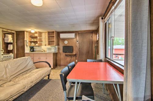 Classic Cabin On Table Rock Lake, Pool Access