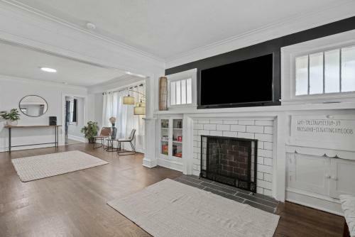 Beautiful Historic Full Home 10 Minutes From Everything