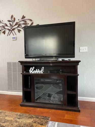 Apartamento New Listing! Hills & Valleys