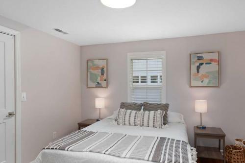New! Cozy Asheville Cottage!