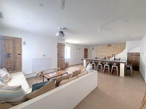 R�f Ls73 : Maison de Village 9 Pers Rue Espelly
