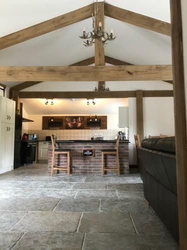 Trelaske Mill Cider Barn-with Hot Tub, Fire Pit Bbq