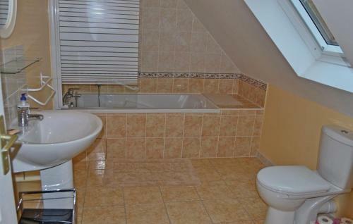 Holiday Home Poullaouen 51