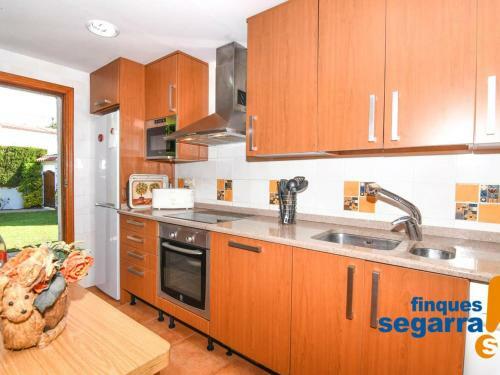 Casa El Vendrell, 4 Dormitorios, 8 Personas - Es-320-3