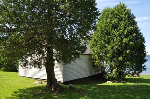 Okimot Lodge On Tomiko Lake