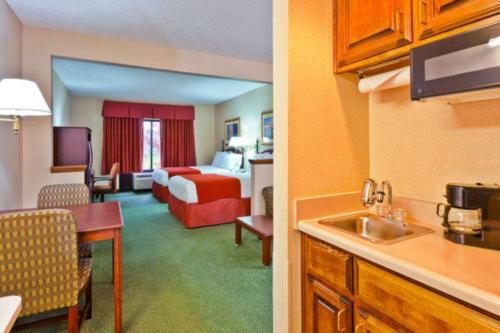 Auburn Place Hotel & Suites Paducah