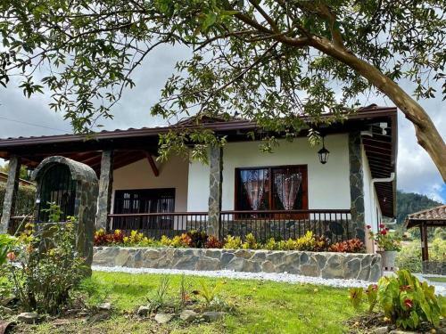 Acogedora Casa de Campo Con Excelente Ubicaci�n