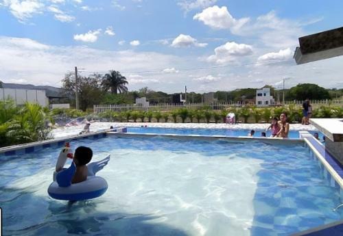 Casa de Campo En Carmen de Apical� Piscina Compartida