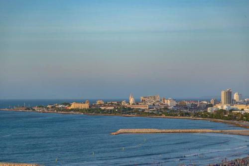 Luxury Beachfront Apartment - Morros City