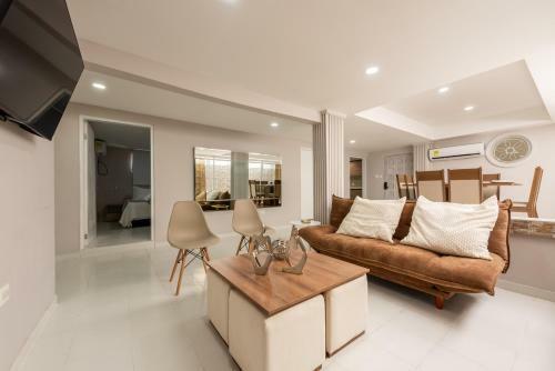 Spacious And Lovely Apartment