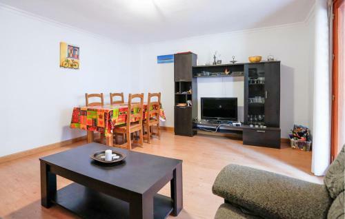 Gorgeous Apartment In Torrevieja With Kitchenette
