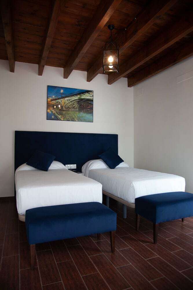 Hotel Noches En Triana