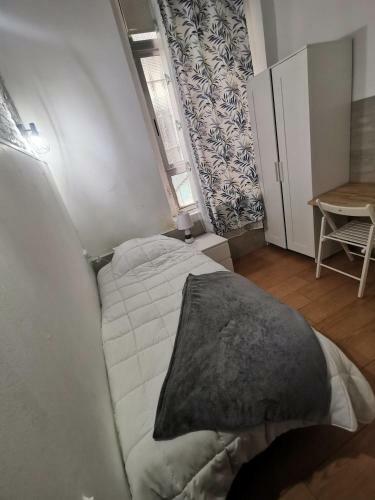 Airbhouse Private Rooms & Apartments