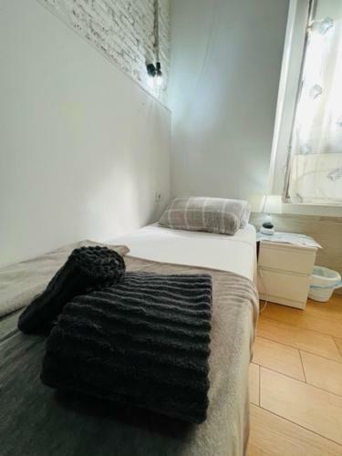 Airbhouse Private Rooms & Apartments
