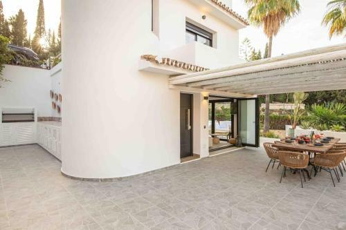 Brand New Villa With Pool For 8 People