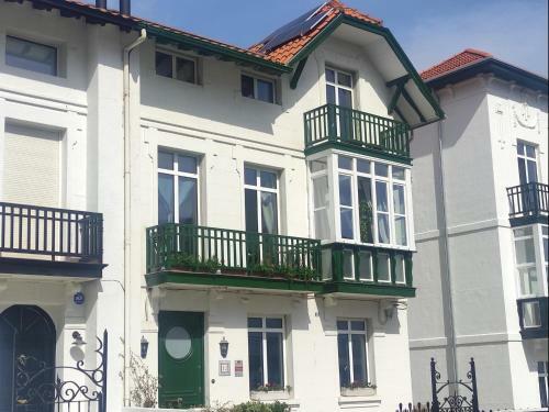 Gran Casa Familiar Al Lado de La Playa