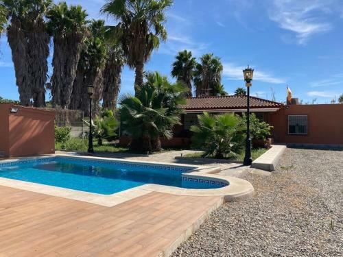 ?soleado? Casa Rural Con Piscina