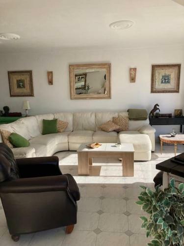 Espacioso Apartamento de Dos Dormitorios En Mijas
