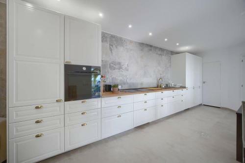 Paradise Villa Near Golf With Sea Views