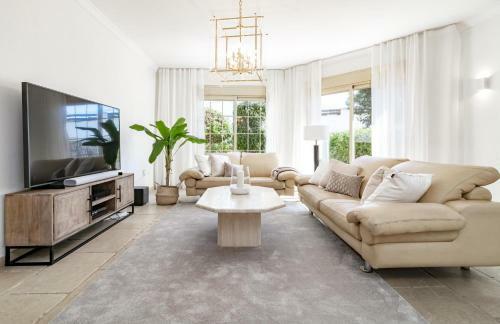 Cln- Spacious 6 Bedroom Villa Next To Beach