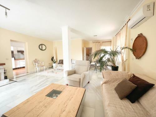 Beautiful Villa Close To Puerto Ban�s