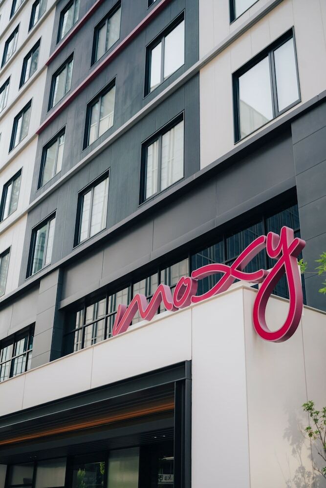 Hotel Moxy Osaka Umeda