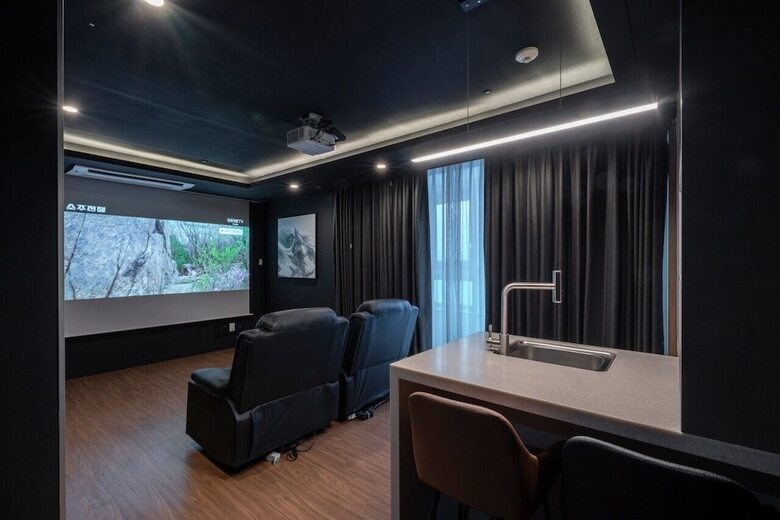 Felix By Stx Hotel & Suite