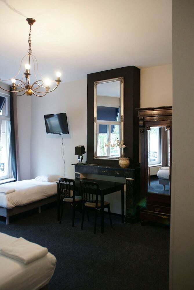 Hotel1875