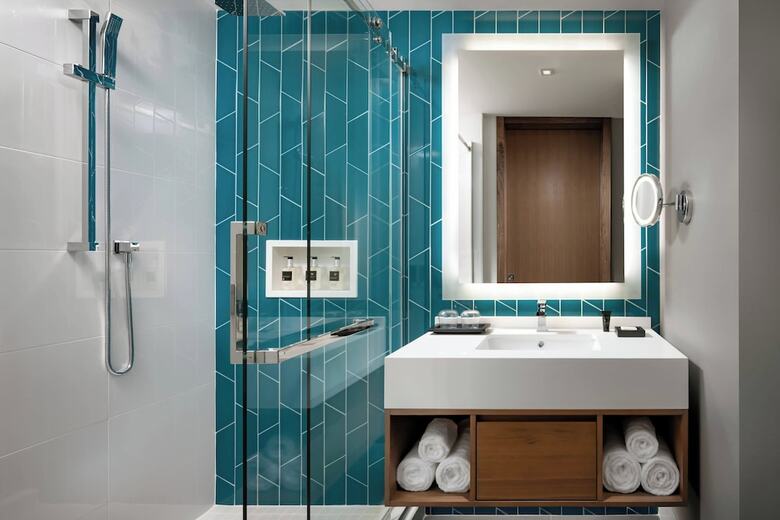 Humaniti Hotel Montreal, Autograph Collection