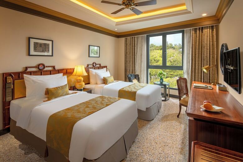 Silk Path Grand Hue Hotel