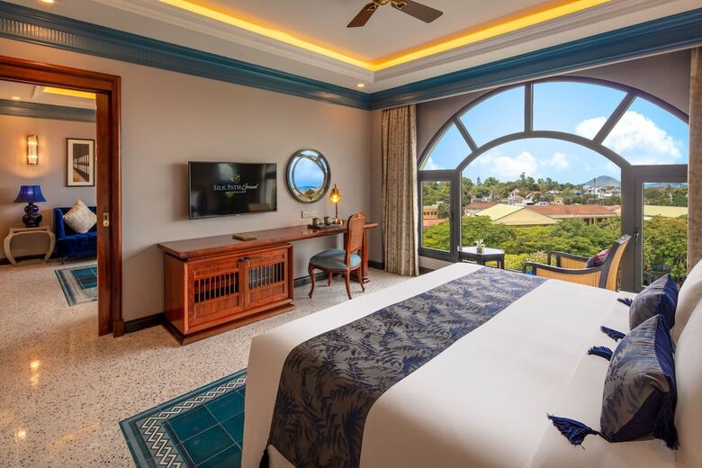 Silk Path Grand Hue Hotel