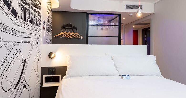 Anew Hotel Green Point