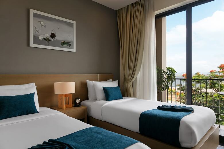 Hotel La Batisse Resort Halong