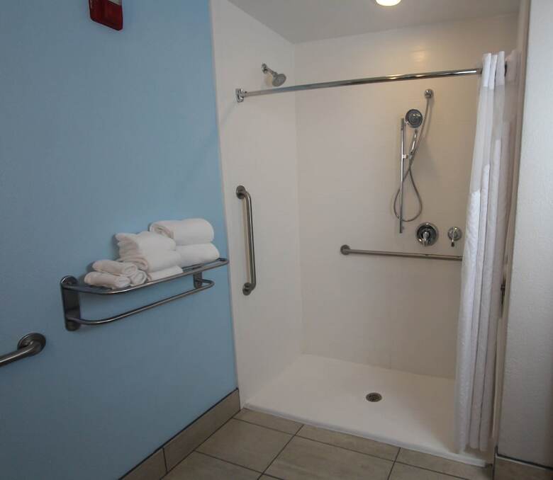 Holiday Inn Express Hotel & Suites Charleston - North