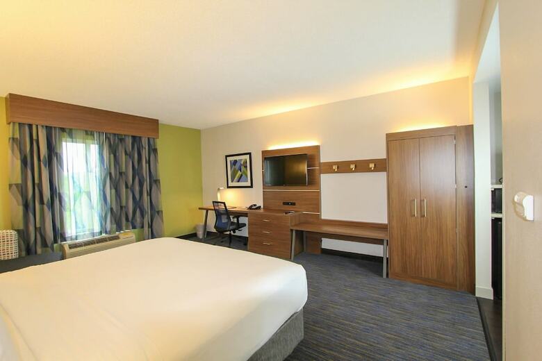Holiday Inn Express Hotel & Suites Charleston - North