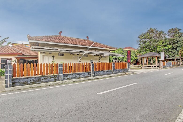 Oyo 93660 New Family Hotel Syariah