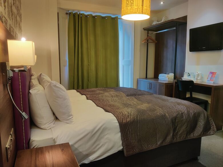 Chelsea House Hotel