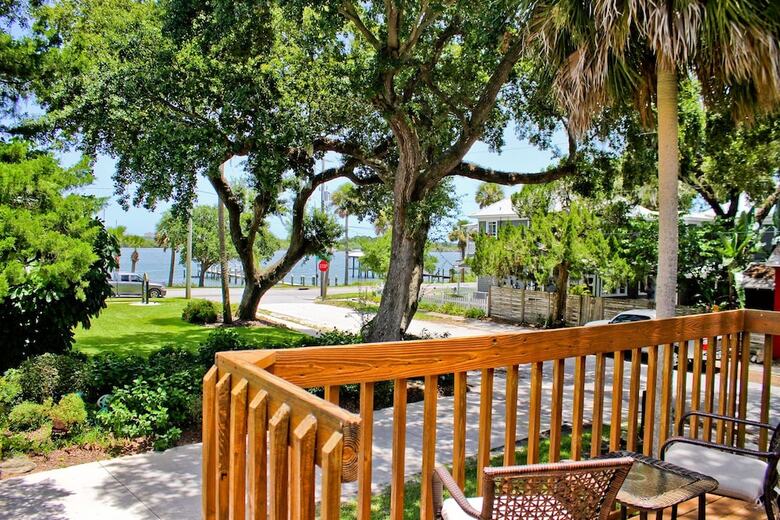 Night Swan Intracoastal B&B