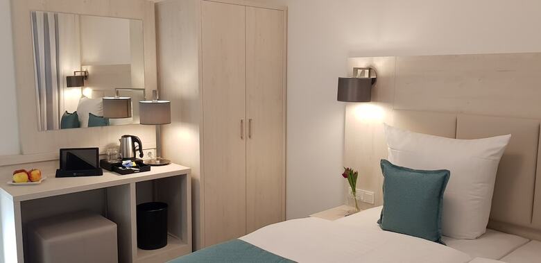 Apricot Hotel