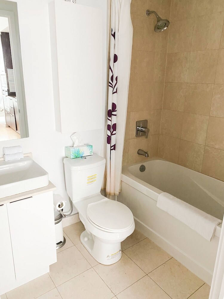 Hotel Ihost Suites Downtown Toronto