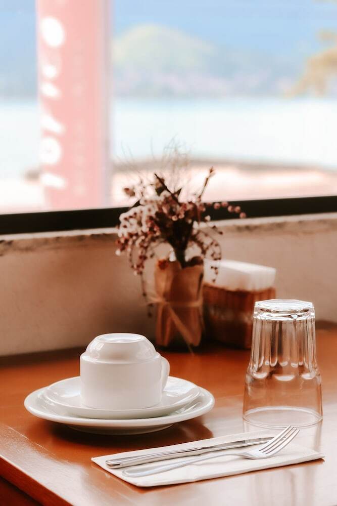 Abric� Beach Hotel
