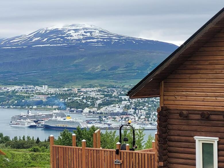 Loghouse With Amazing View And Sauna