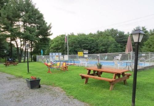 Four Seasons Motel-malone