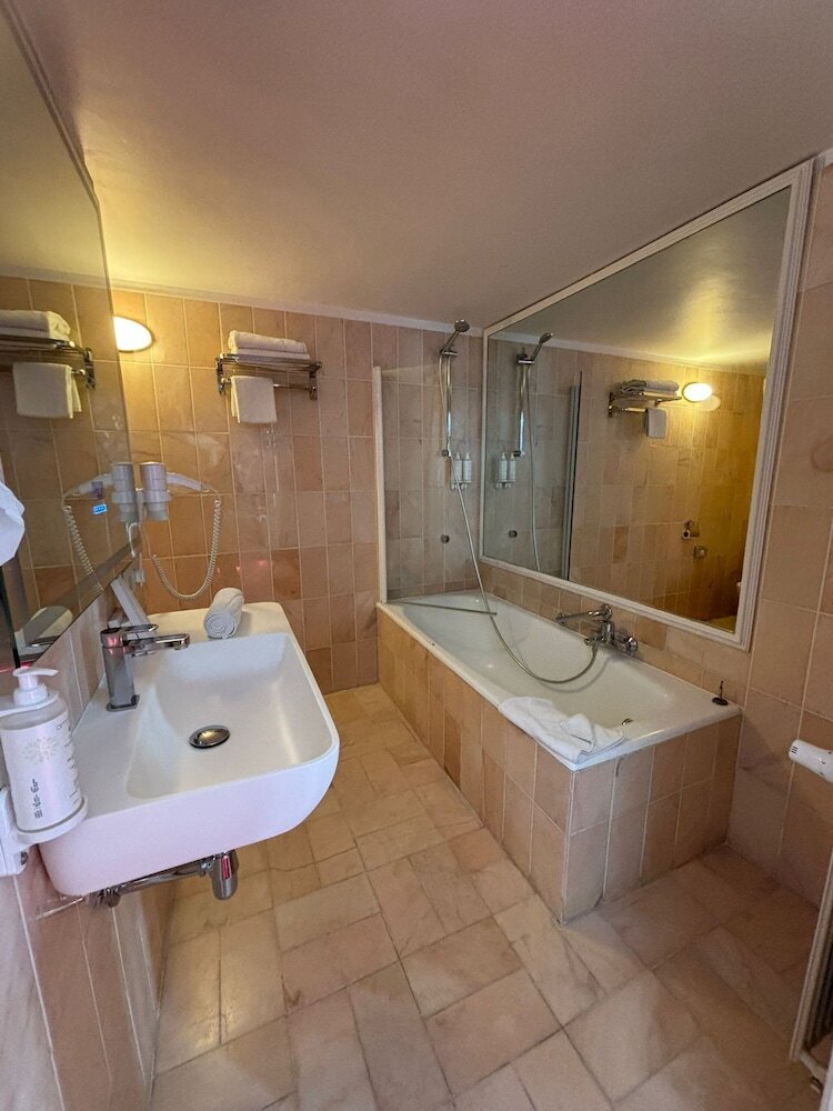 La Bourse Hotel