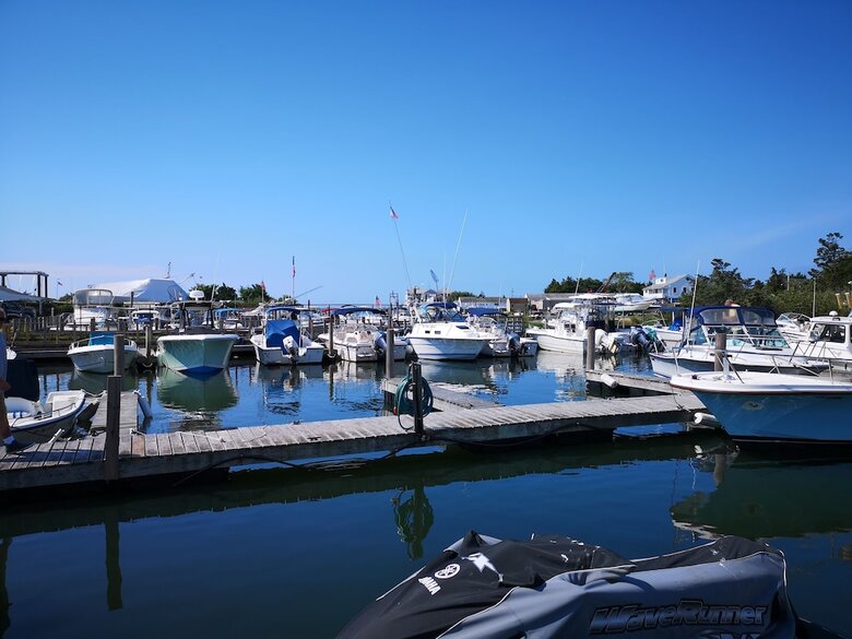 Motel Baywatch Hotel & Marina