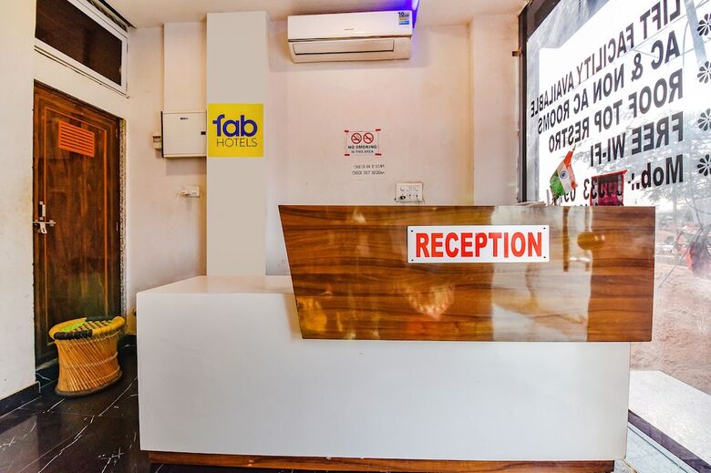 Hotel Fabexpress Raj Palace