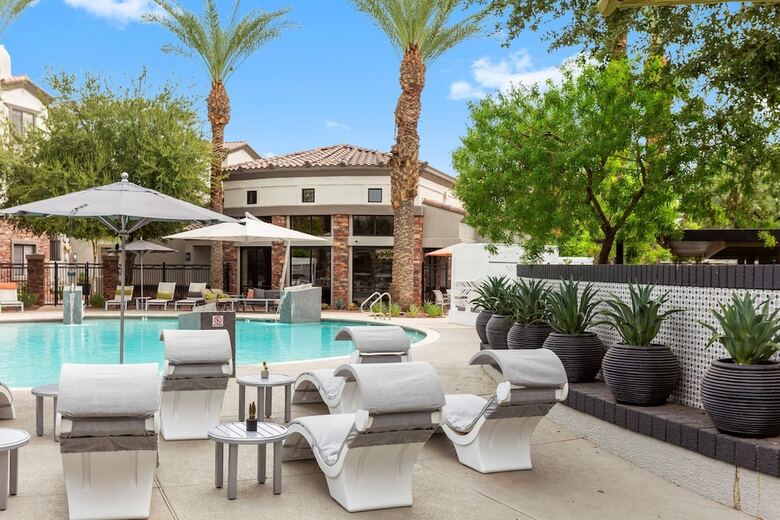 Aparthotel Two Glendale Cozysuites With Pool 2 & 9