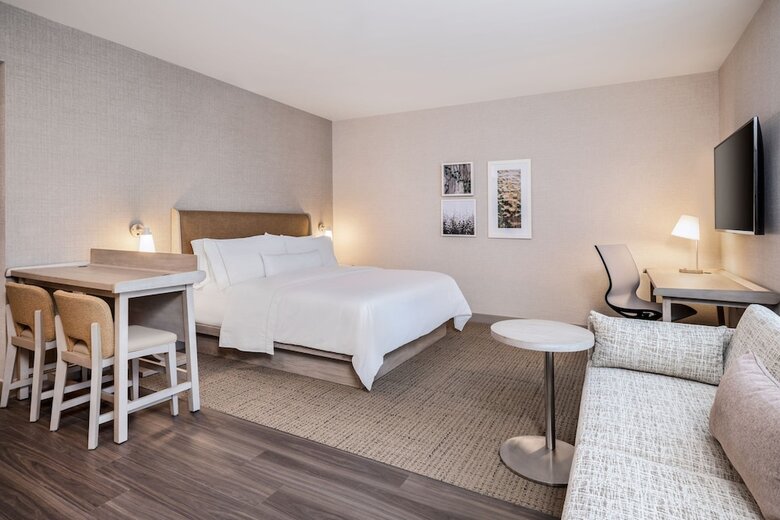Hotel Element San Jose Airport
