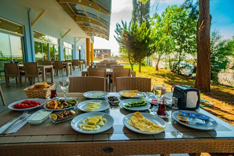 Prenses Sealine Beach Hotel